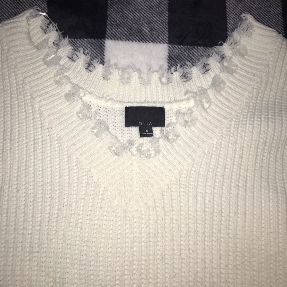 Cropped white sweater w frayed edges